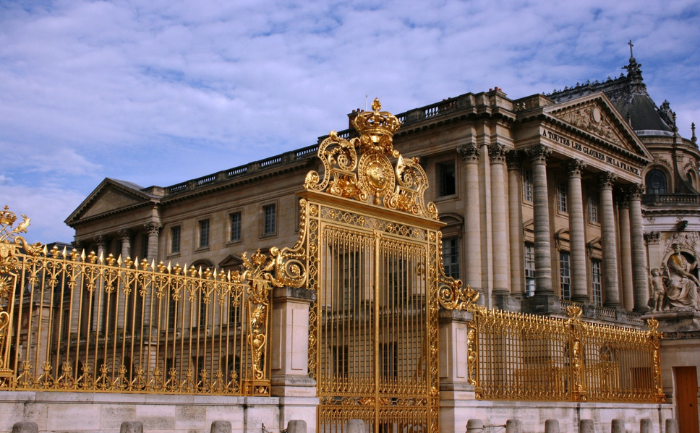 Fachada do Palácio de Versalhes, perto de Paris